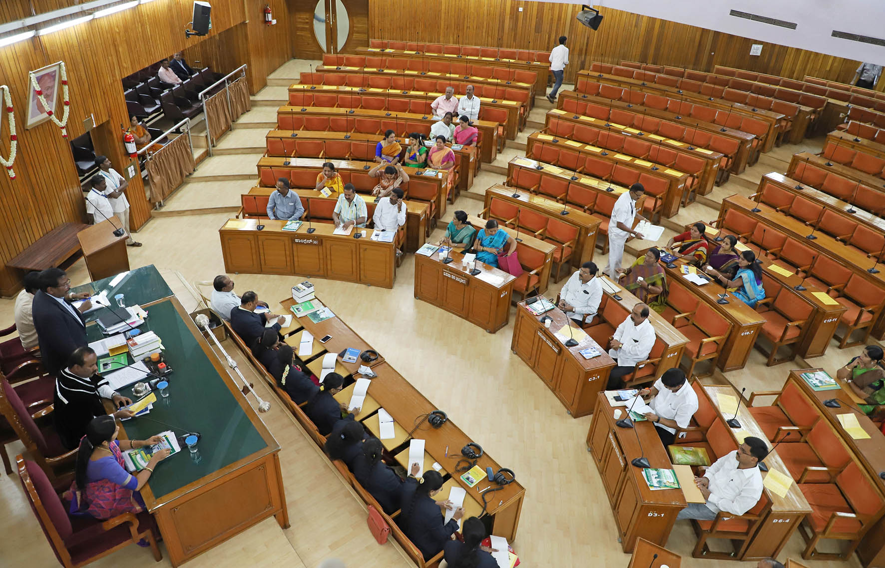 ಬಡ ಮಹಿಳೆಯರಿಗೆ ಇಂದಿರಾ ಕ್ಯಾಂಟೀನ್‌ನಲ್ಲಿ ಉಚಿತ ಊಟ